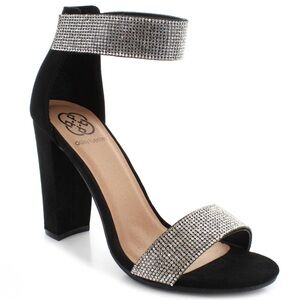 NEW Daisy Fuentes Black and Silver Heels